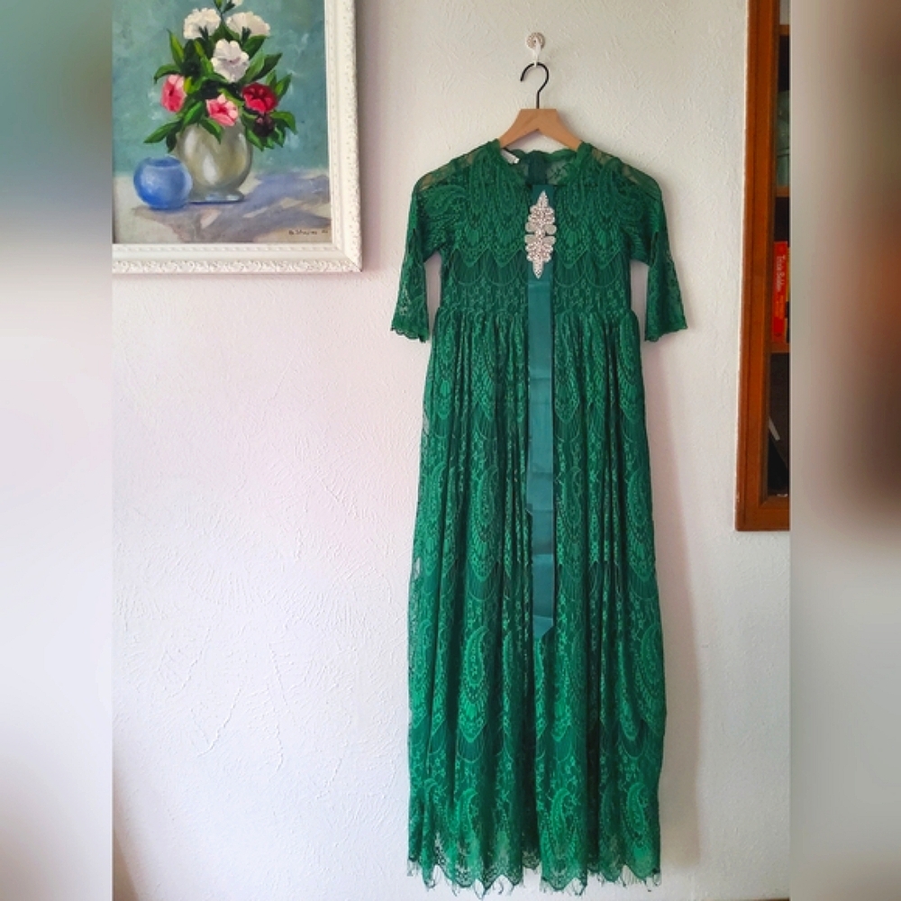 TRISH SCULLY Bella Rafeala Lace Dress & Jeweled Belt - EMERALD